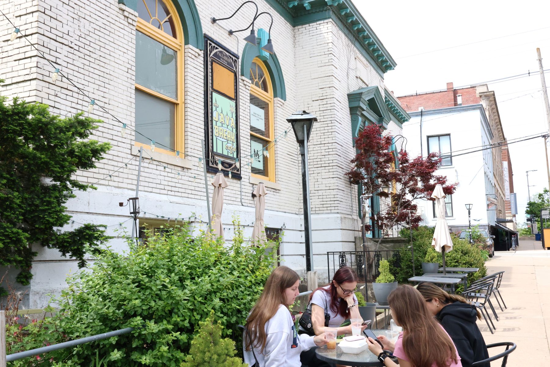 An exterior view of Java Break, a coffee shop in Lawrence Kansas.