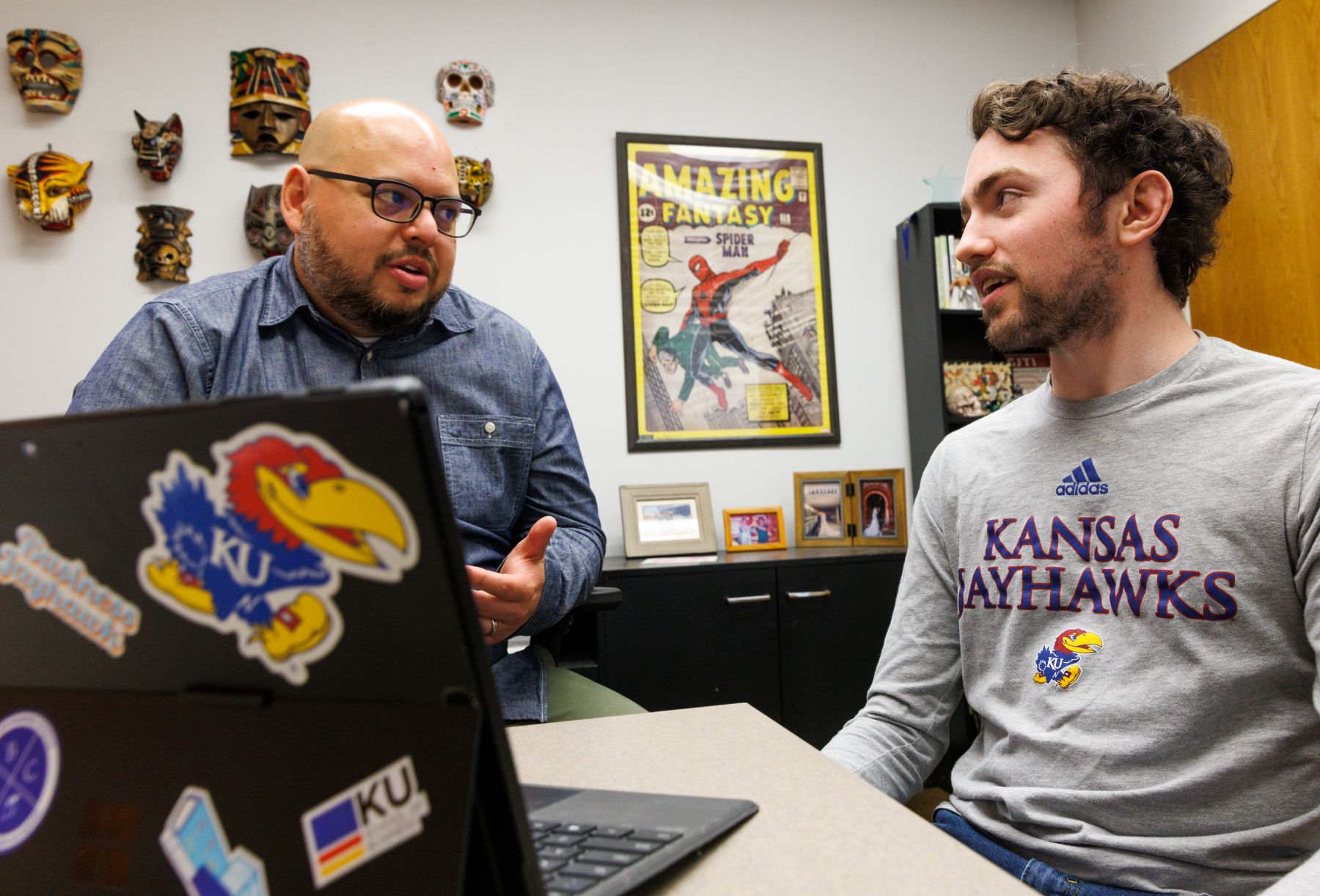 A University of Kansas student talks with an academic advisor about his undecided major. 